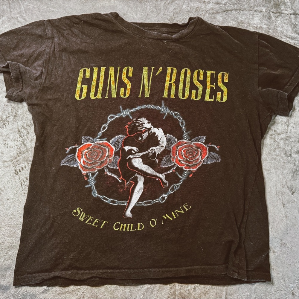 Black Guns N’ Roses women’s crop tee